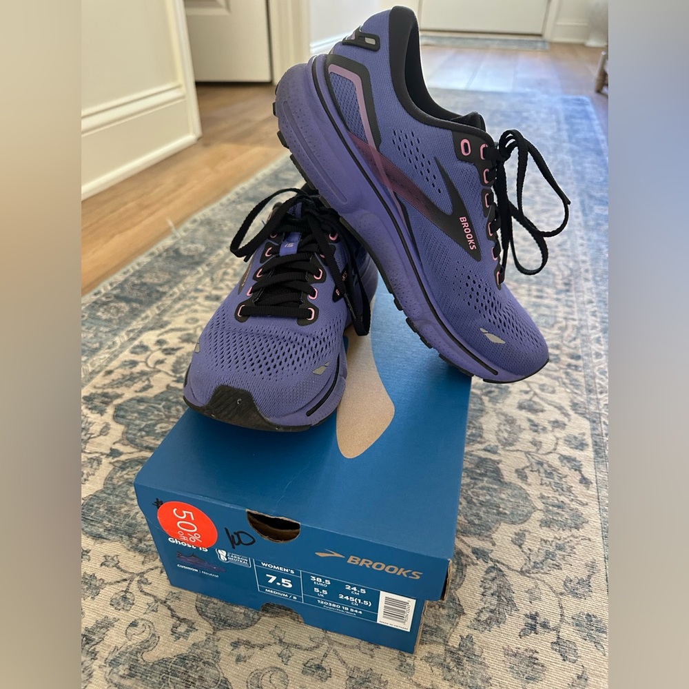 Brooks Women's Running Shows Purple Ghost 15 - size 7.5